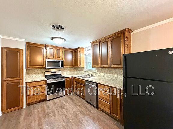 4th image of 3720 Eastridge Dr
