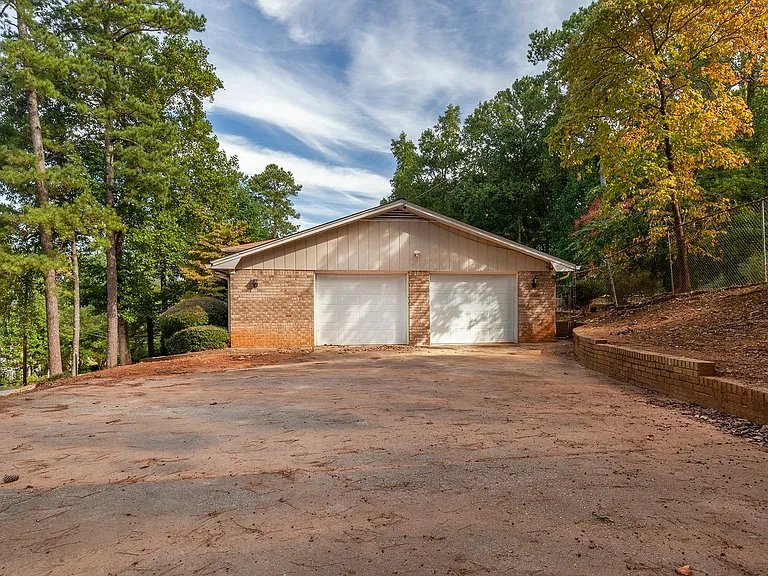 3741 Fox Glen Ct NE — Photo 23