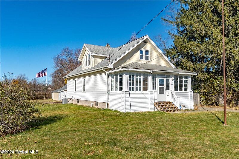 3rd image of 213 Sunnyside Road