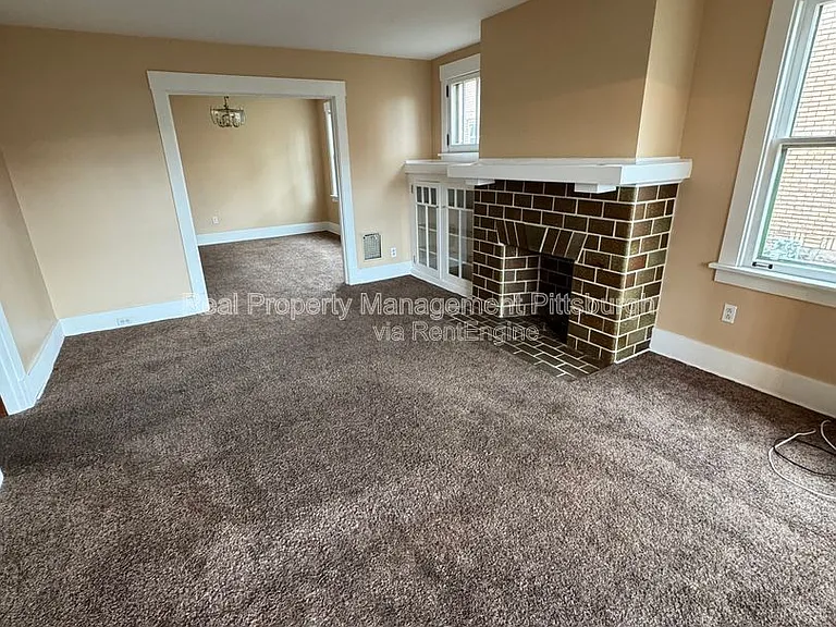 30 Sheridan Ave — Photo 3