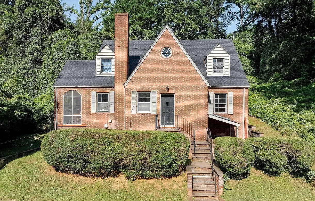 8 bed, 2170 sqft, $10,395 — Photo 1
