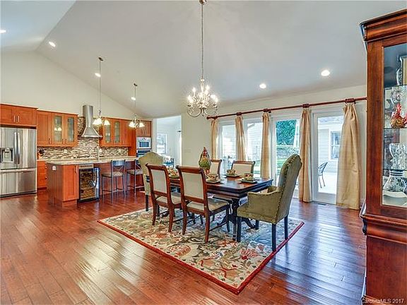 5th image of 6025 Lansing Dr