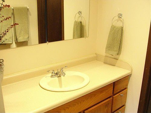4th image of W169N11508 Biscayne Dr