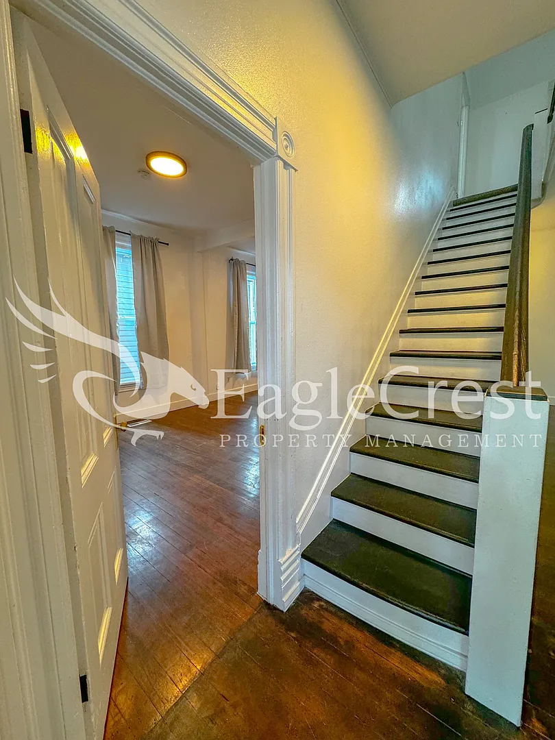 Downtown Walla Walla 4 Bedroom Farmhouse With Modern Comforts $200.00 Off 2nd Months Rent — Photo 3