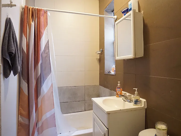 1354 Willoughby Ave #2L — Photo 8