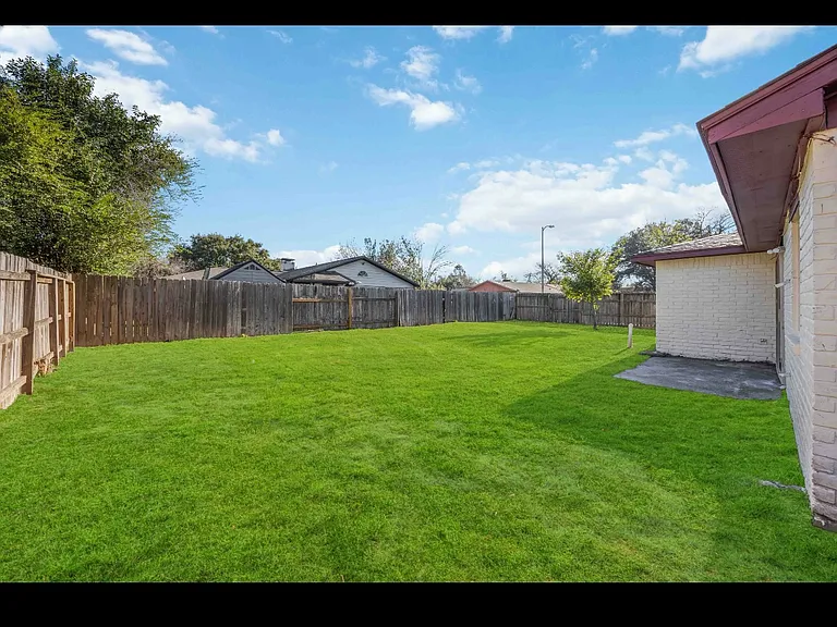 2302 Green Knoll Dr — Photo 26
