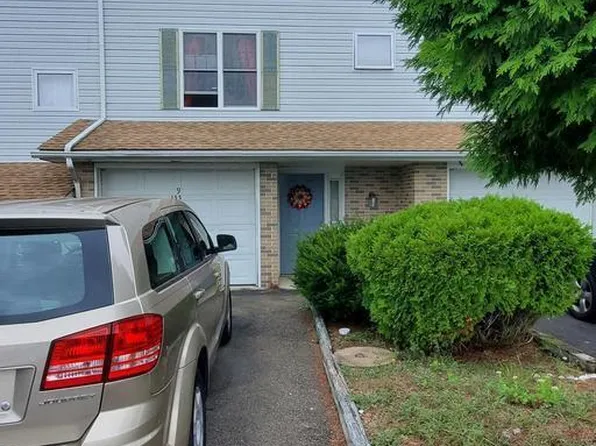 177 Victoria Arms Cir, Kunkletown, PA 18058