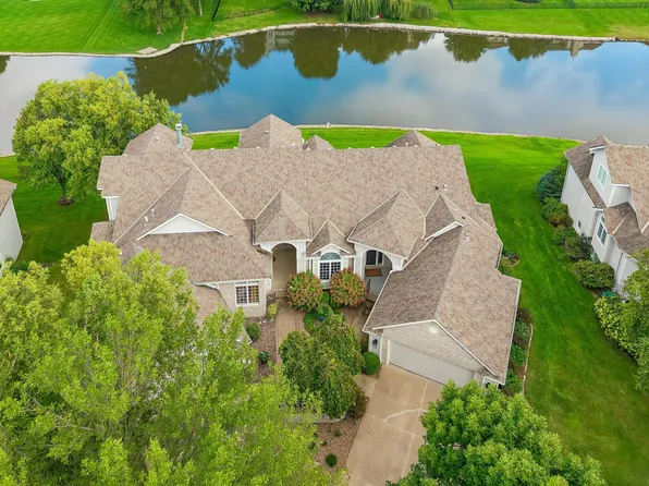 13565 Village Ct, Clive, IA 50325