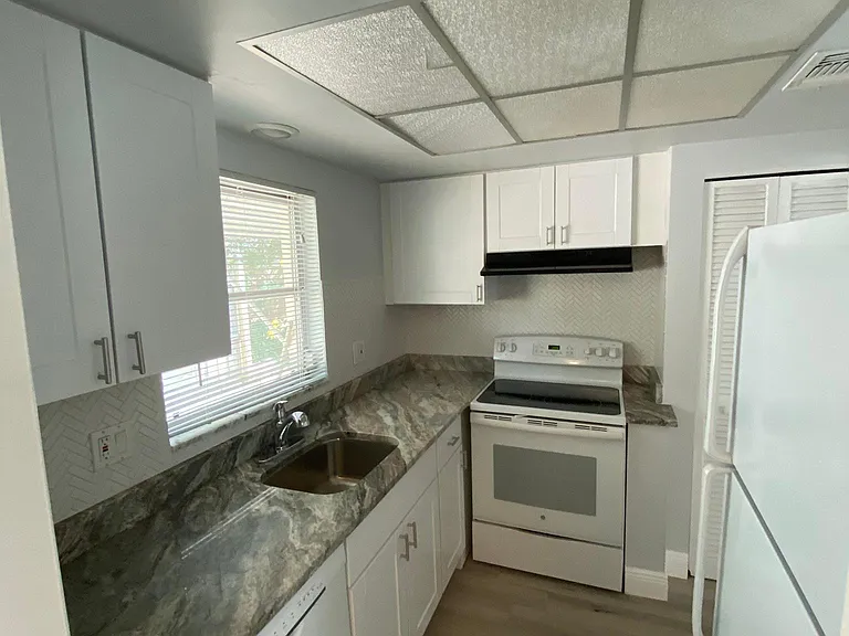 469 Jewel Ct #1 — Photo 5