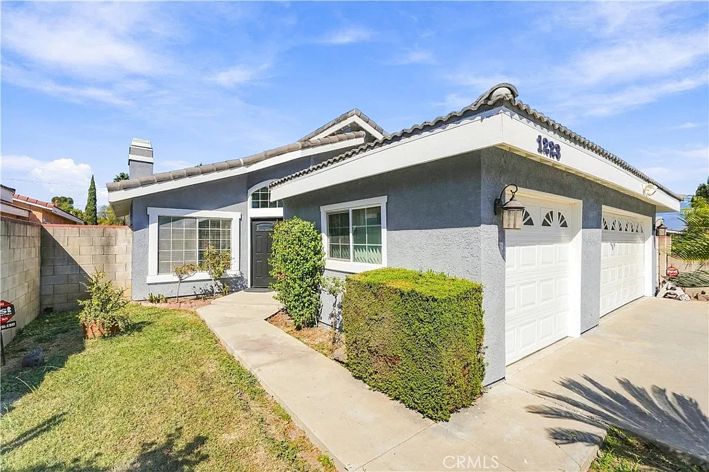 4 bed, 2075 sqft, $4,000 — Photo 1
