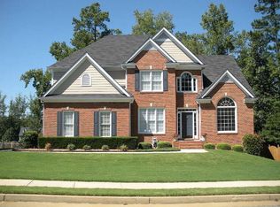 105 Lake Forest Dr, Newnan, GA