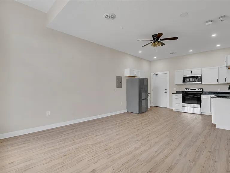 400 N Main St #201 — Photo 8