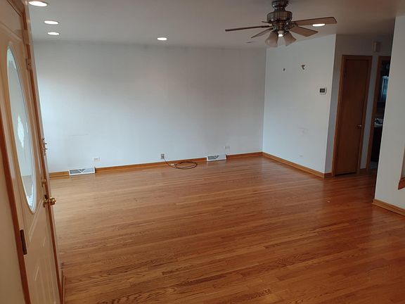 3rd image of 6212 S McVicker Ave