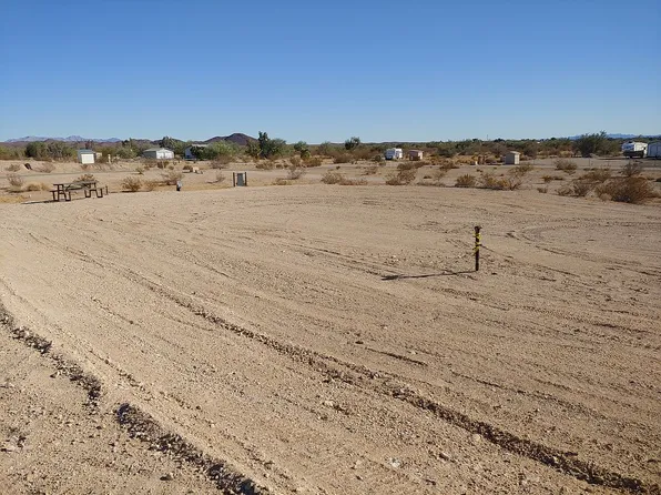 25547 Lucky Horse Ln, Bouse, AZ 85325