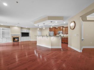 17490 Crest Hill Dr UNIT 10, Brookfield, WI 53045