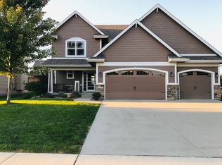 6681 Cody Dr, West Des Moines, IA 50266