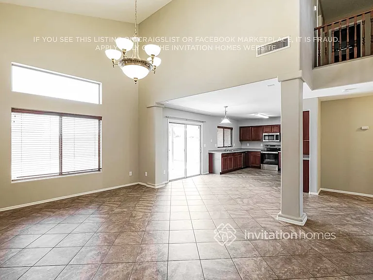 5605 S 51st Dr — Photo 5