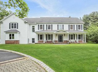 764 Comanche Ln, Franklin Lakes, NJ 07417