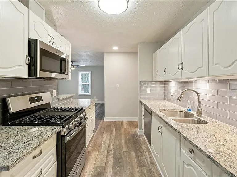 112 Tye St SE — Photo 15