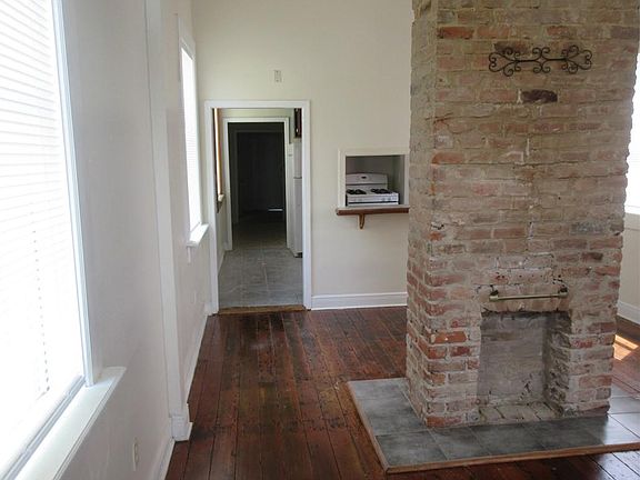 2nd image of 1529 Spain St