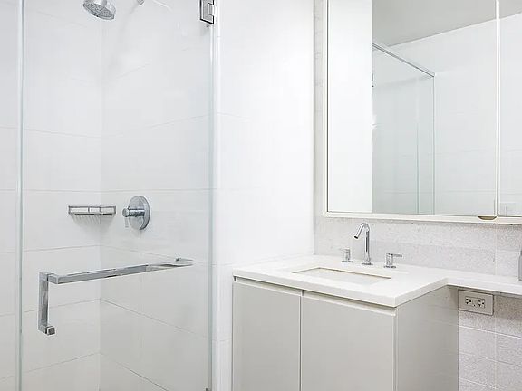5th image of 50 Riverside Blvd APT 5C