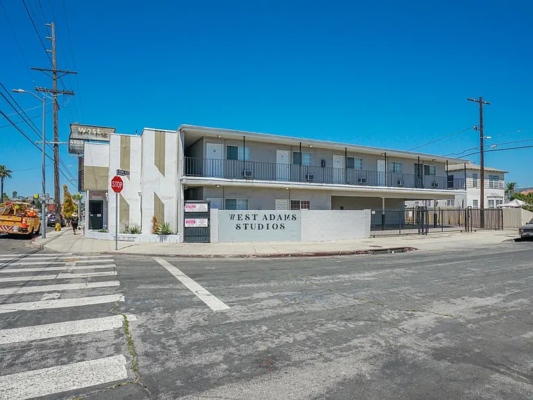 West Adams Studio Apartments — Photo 4