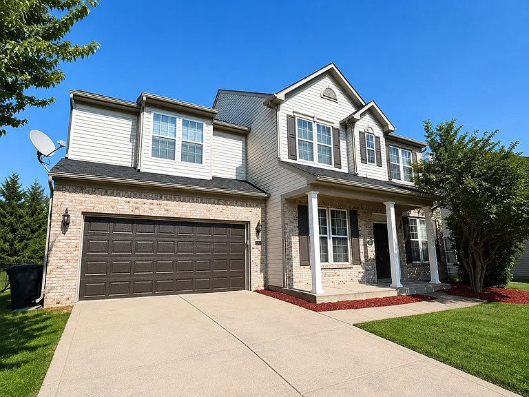 2537 Thorney Wood Ln — Photo 2