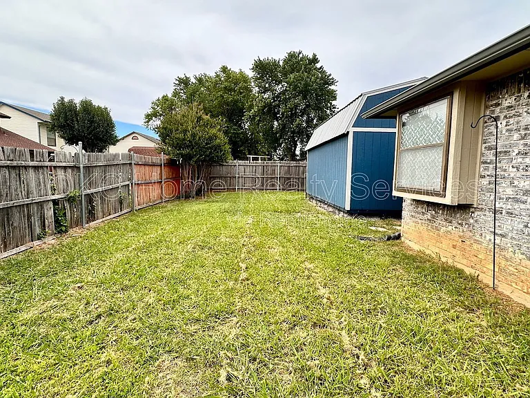 2617 Amy Ct — Photo 32