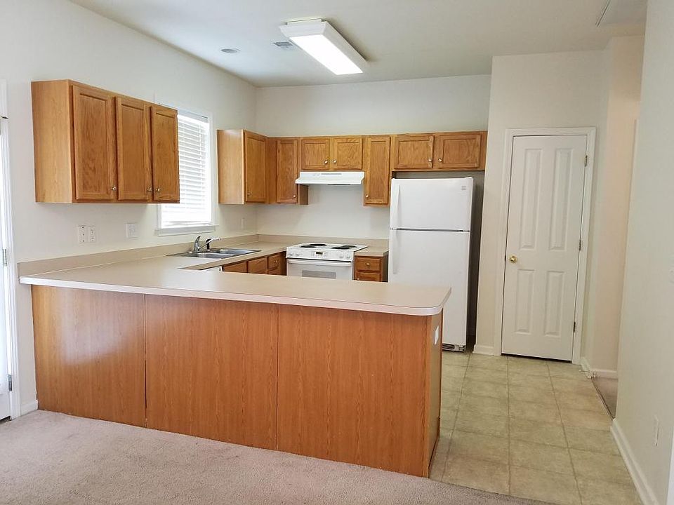 2nd image of 306 Pimpernel St