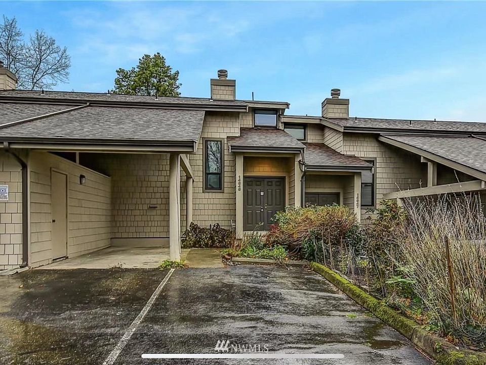 House with carport and 2 additional assigned parking