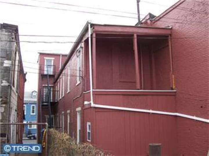 2nd image of 831 Green St