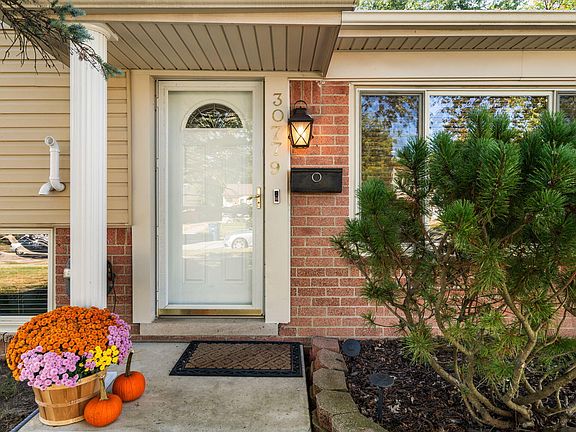 3rd image of 30779 Middlebury St