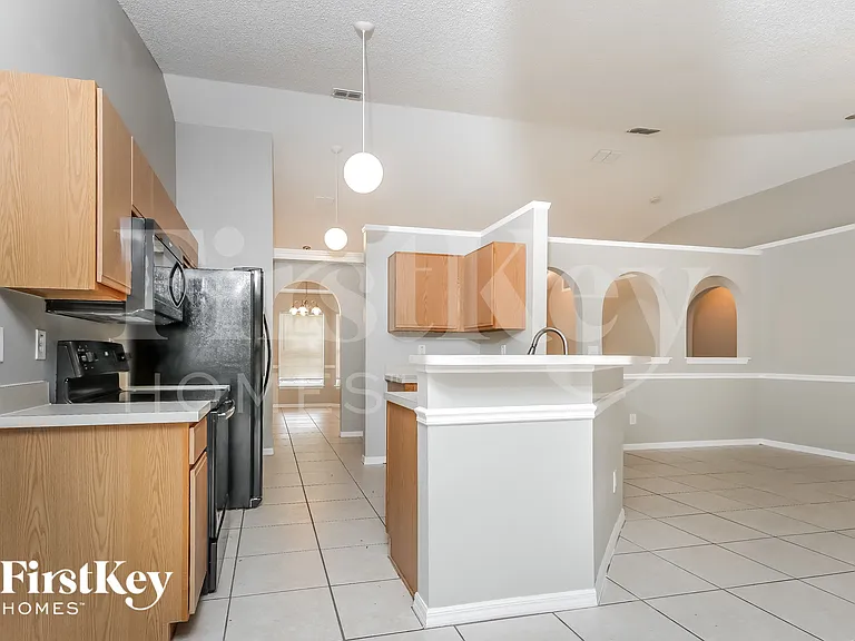 2998 SW Vittorio St — Photo 8