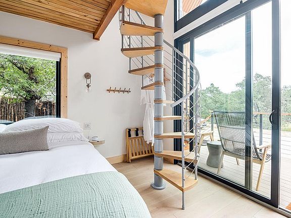 5th image of 1956 Loudon Rd