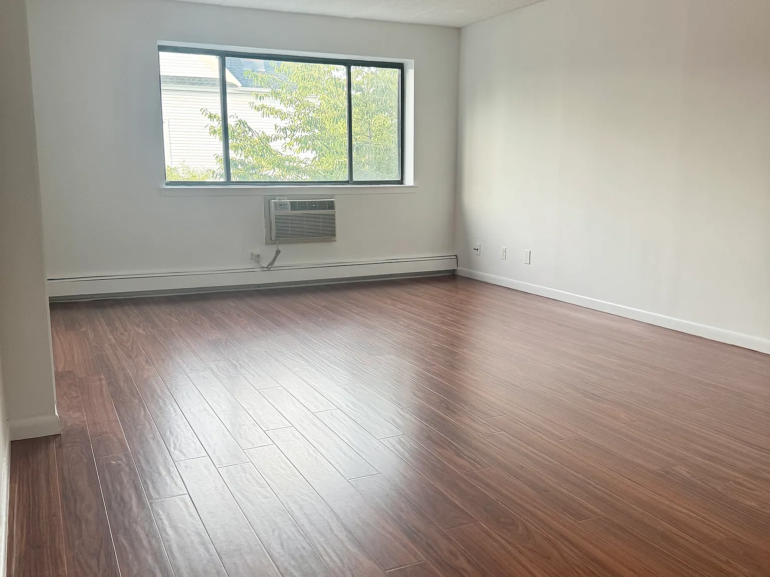 59-06 38th Avenue — Photo 2