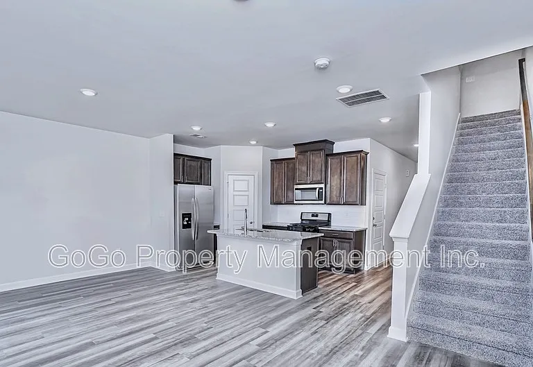 126 Telford Dr #1 — Photo 2