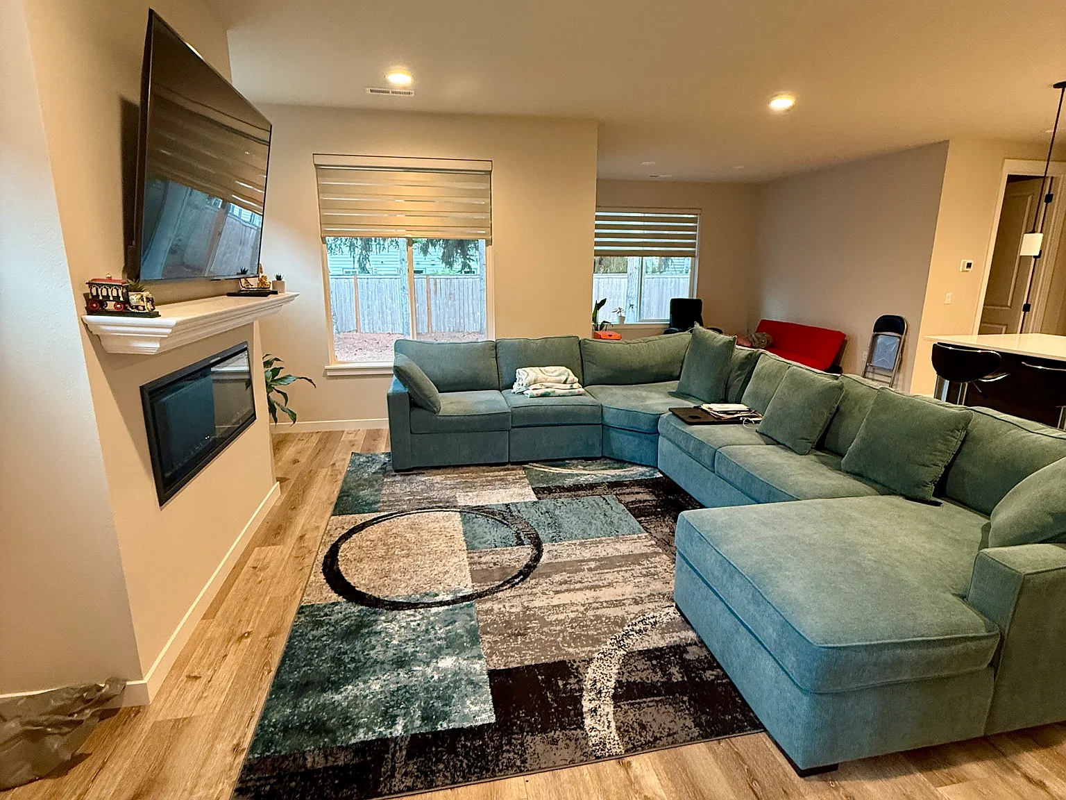 5 bed, 2392 sqft, $3,245 — Photo 4