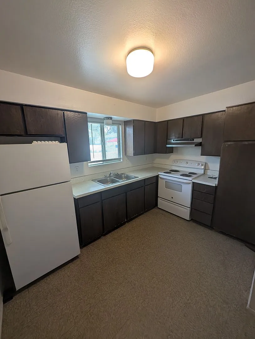 4 Plex - 2 Bedroom Unit and 1 Bath for Rent. — Photo 4