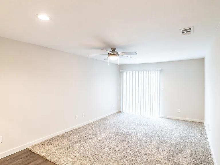 Central Park Apartments — Photo 28