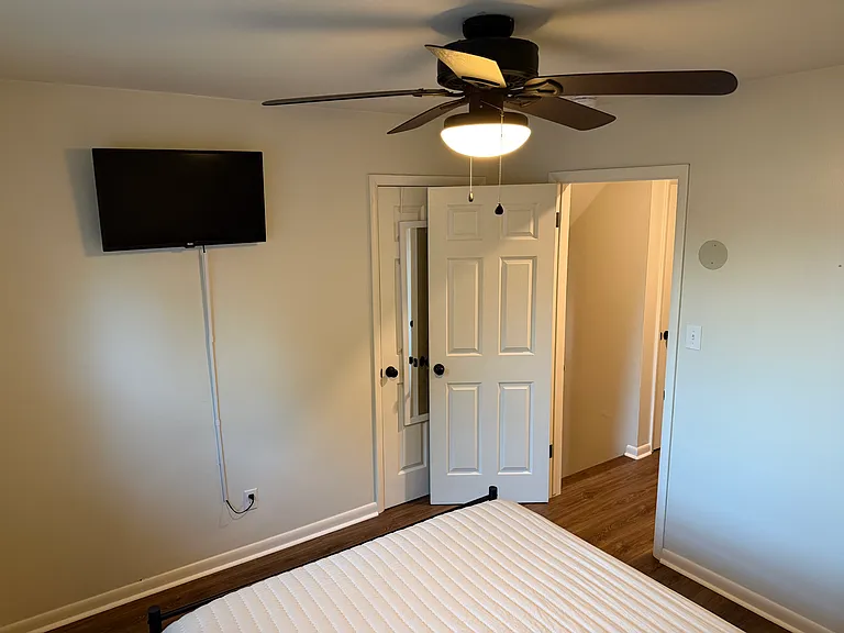 1230 N Lewis Ave — Photo 6
