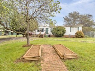 1050 Agate Ct, Moneta, VA 24121