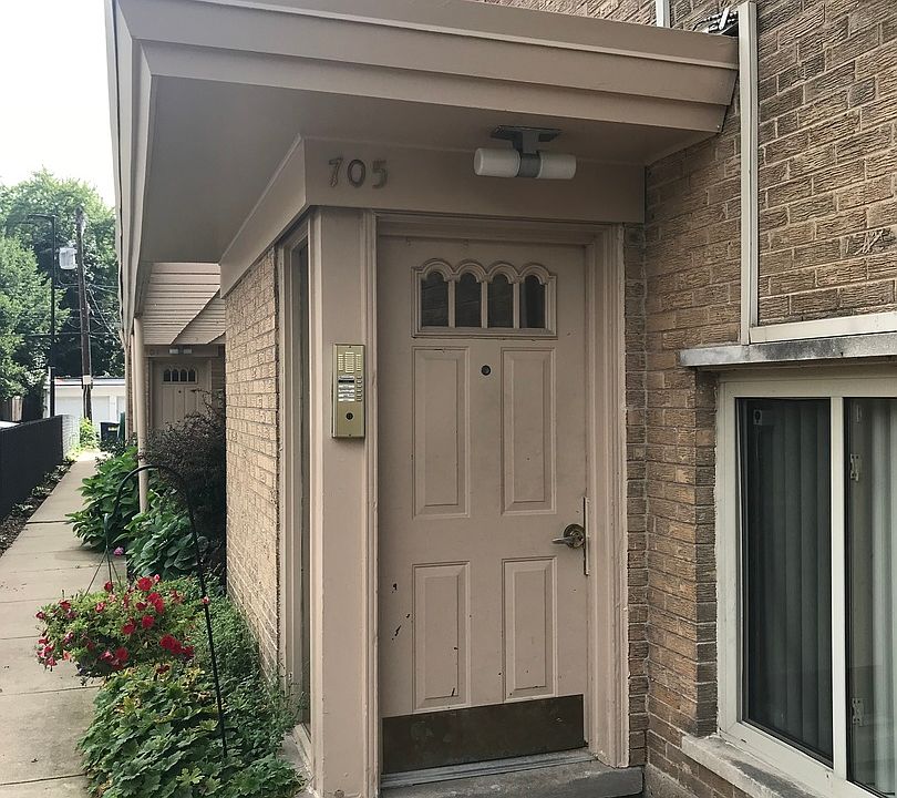1st image of 705 Hinman Ave APT 1B