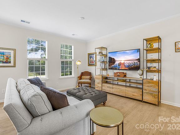 5th image of 260 Linestowe Dr