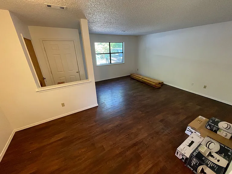 46 Standley Ave — Photo 4