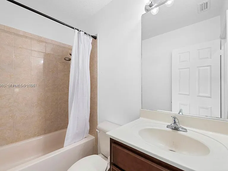 1820 SW 89th Ter — Photo 9