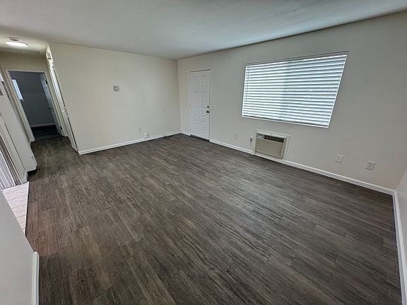 4th image of 1090 S Mollison Ave APT B