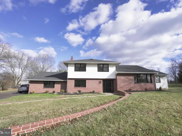 937 General Nash Dr, Lansdale, PA 19446