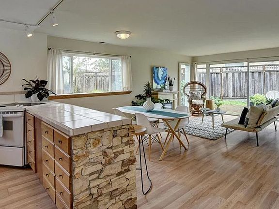 4th image of 624 Seacliff Dr