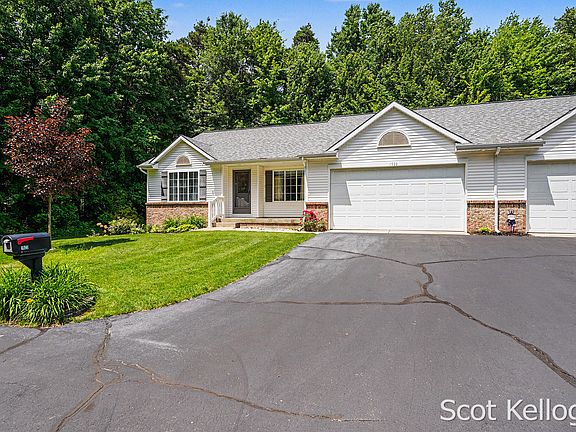 3rd image of 1923 Jack Pine Ct