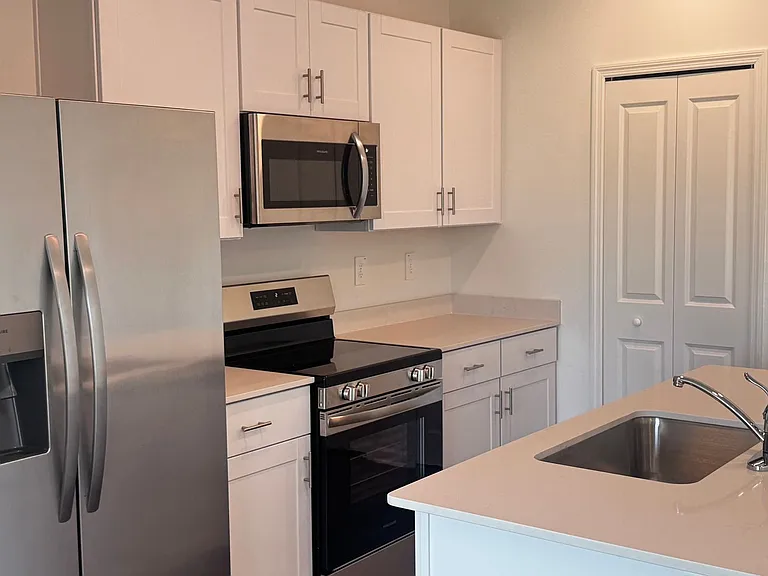 4957 SW 83rd Pl — Photo 2